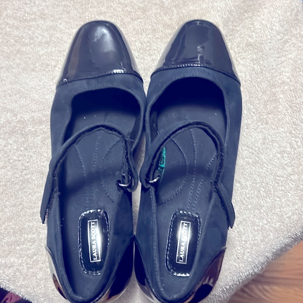 Laura Scott navy blue shoe wide width only $10 size 10W